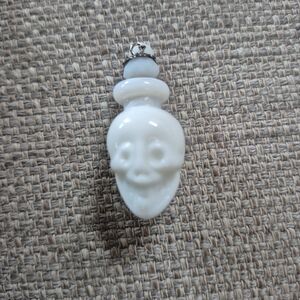 Skull White Glass Necklace Size Apothocary